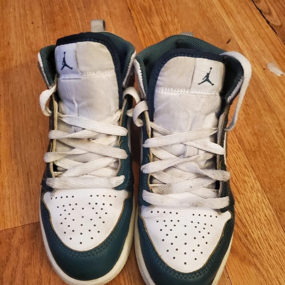 Nike Air Jordan Hightop Green White Sneakers,size 2Y